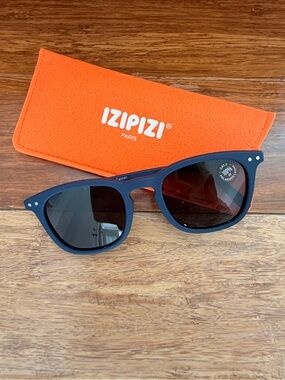 IZIPIZI Kids #E Polarized Sunglasses Navy Blue 5-7Y NWT